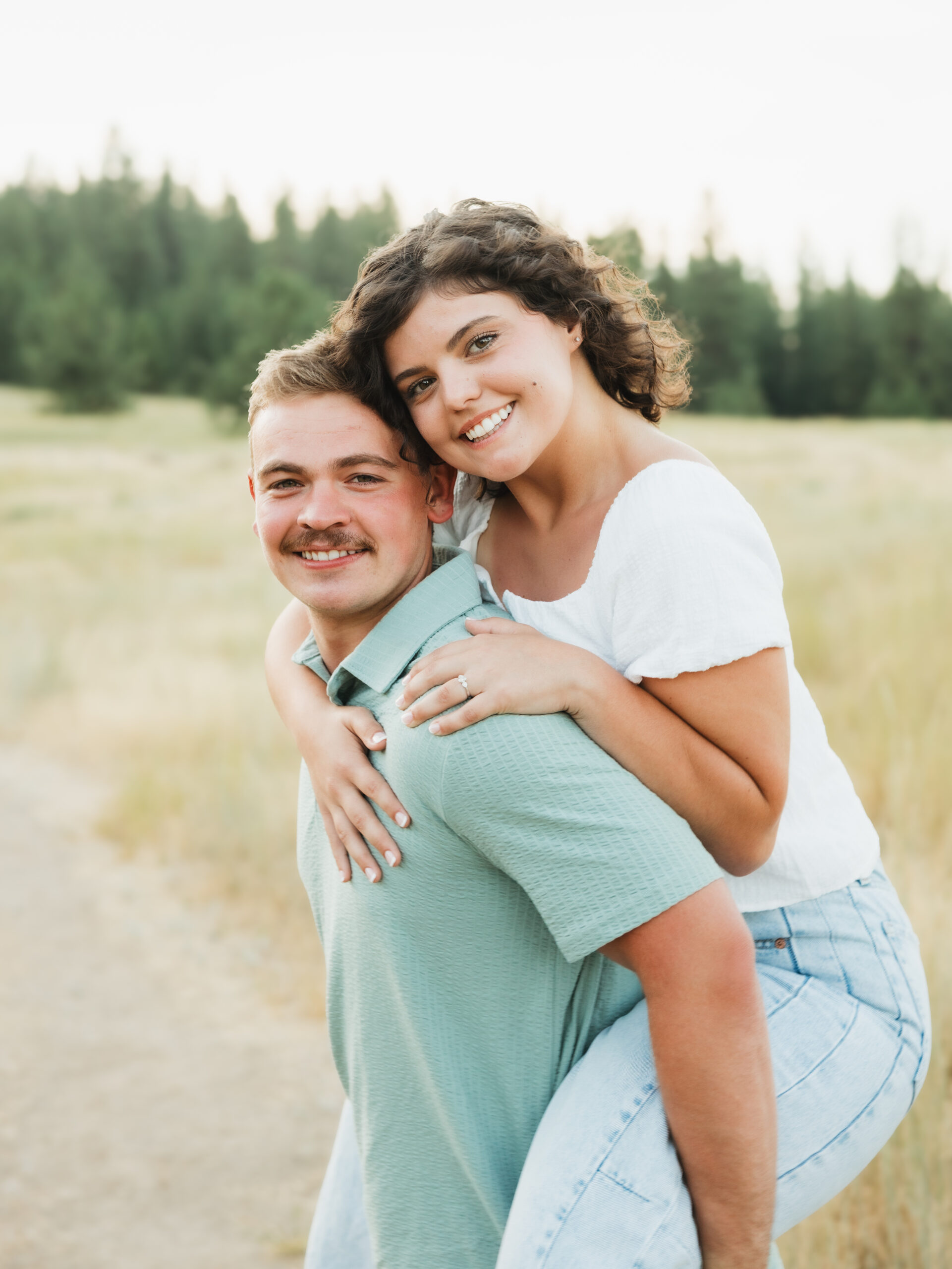 spokane engagement photoshoot in a field